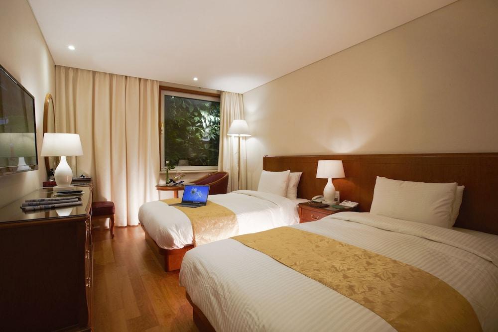 Sejong Myeongdong Hotel 4*